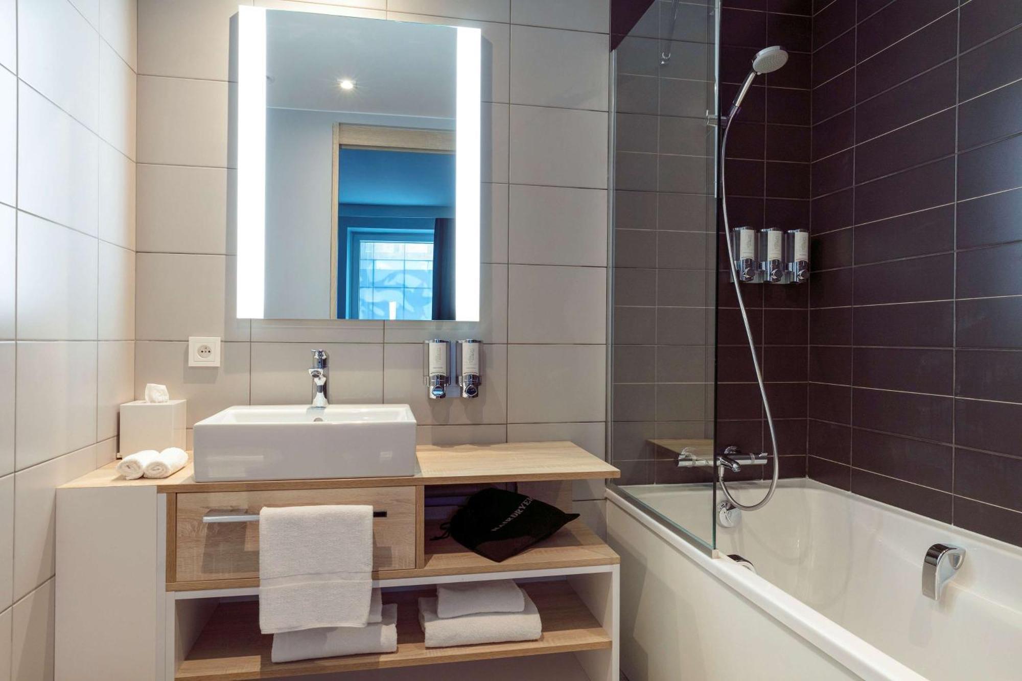 Hampton By Hilton Paris Clichy Hotel Eksteriør billede